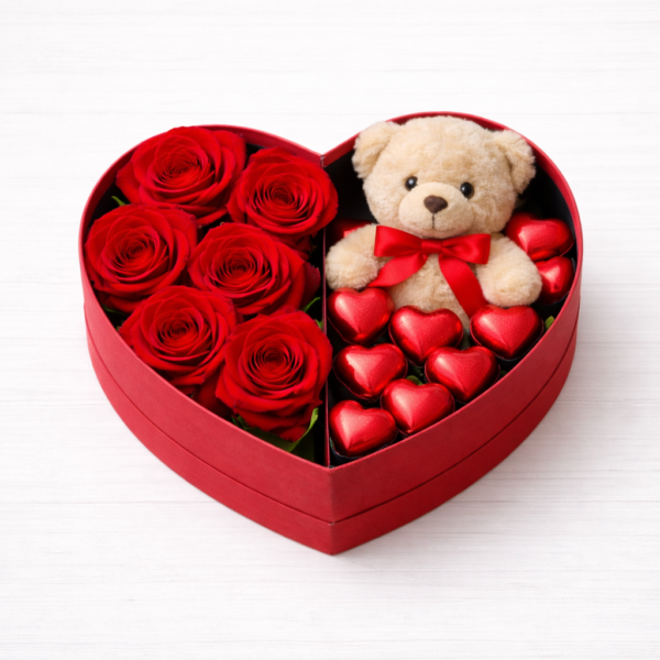 Caja corazón con rosas naturales y bombones-Floristería Vida Torrevieja