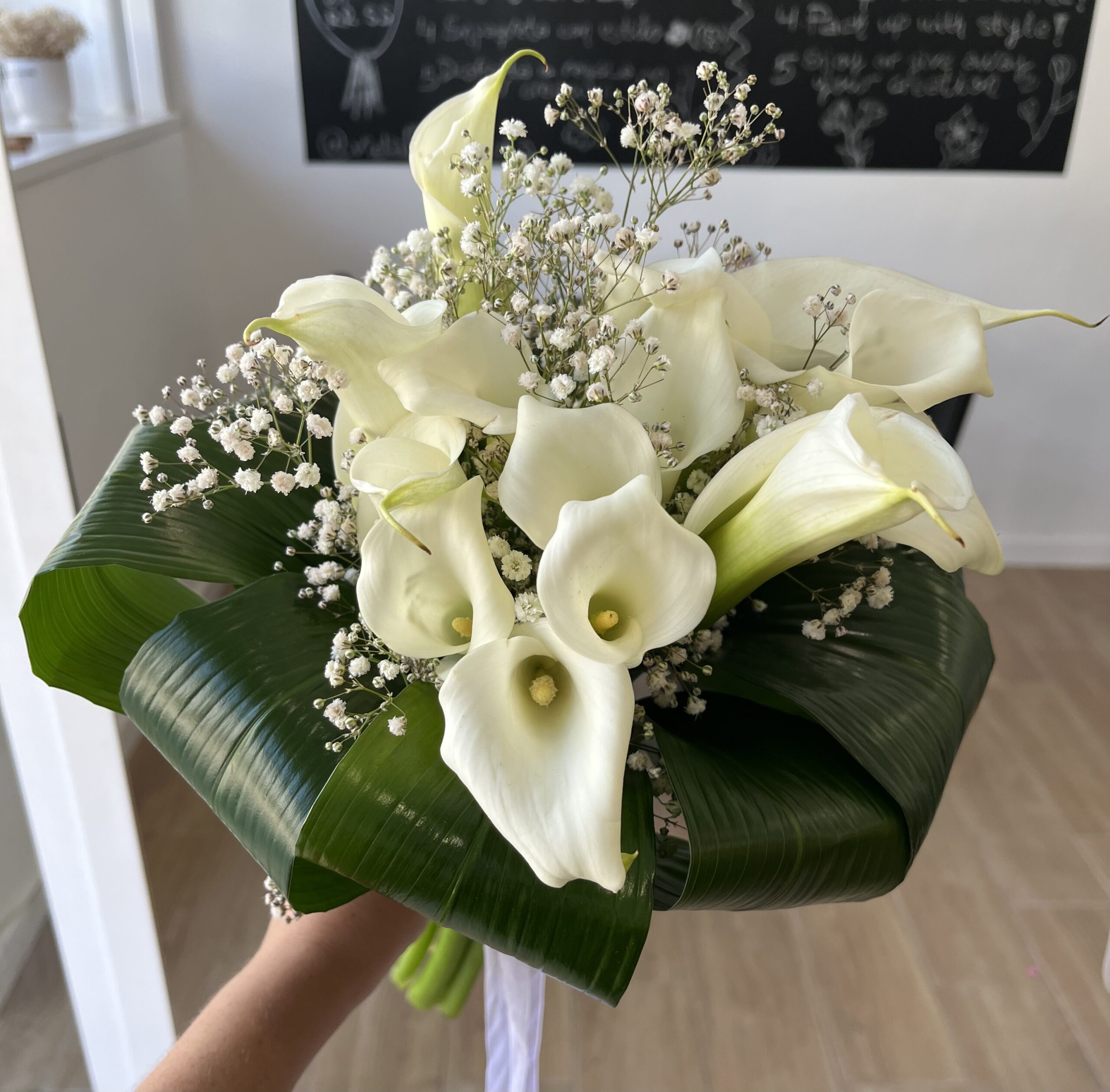 RAMO DE NOVIA CALAS BLANCAS | Vida Floristería en Torrevieja - Imagen 2