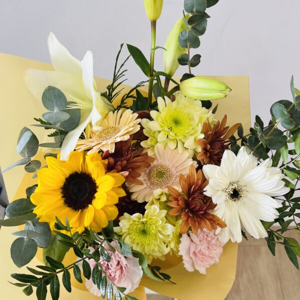 RAMO DE FLORES SIEMPRE SALE EL SOL | Vida Floristería en Torrevieja