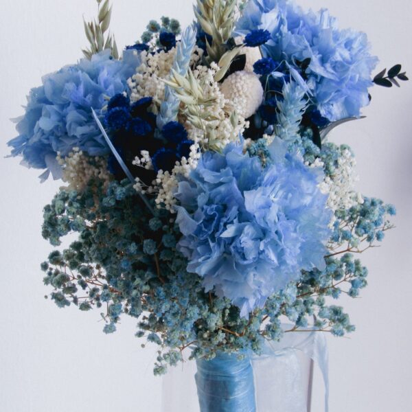 RAMO DE NOVIA TONOS AZULES FLORES SECAS Y PRESERVADOS| Vida Floristería en Torrevieja