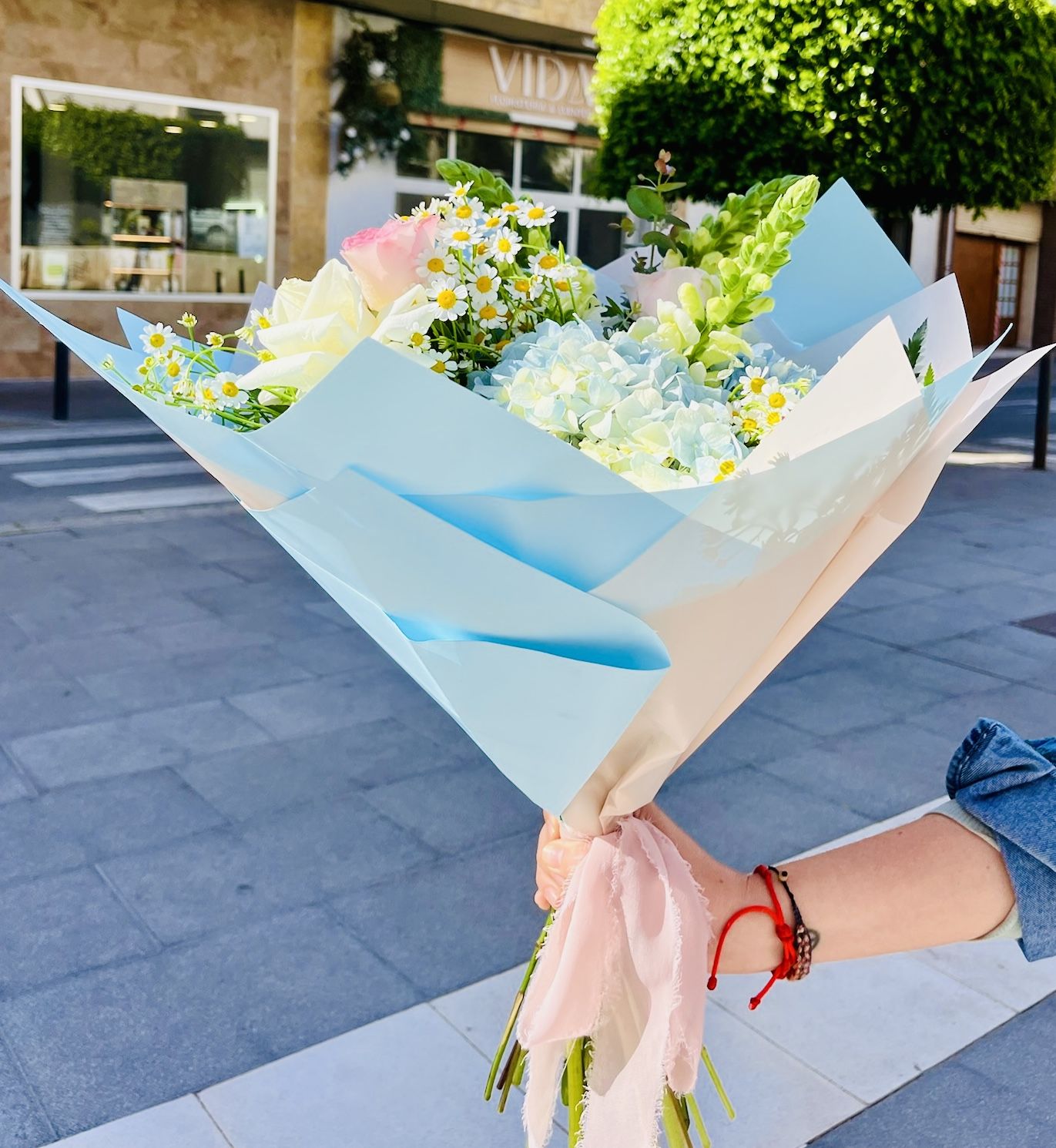 RAMO DE FLORES 7 DESTELLOS| Floristería Vida en Torrevieja - Imagen 2
