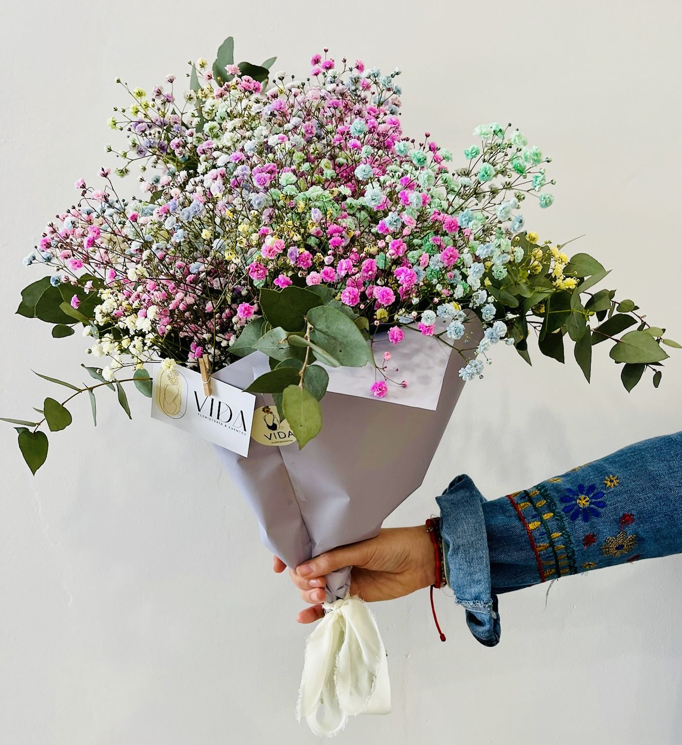 RAMO DE FLORES ARCOIRIS | Floristería Vida en Torrevieja - Imagen 2