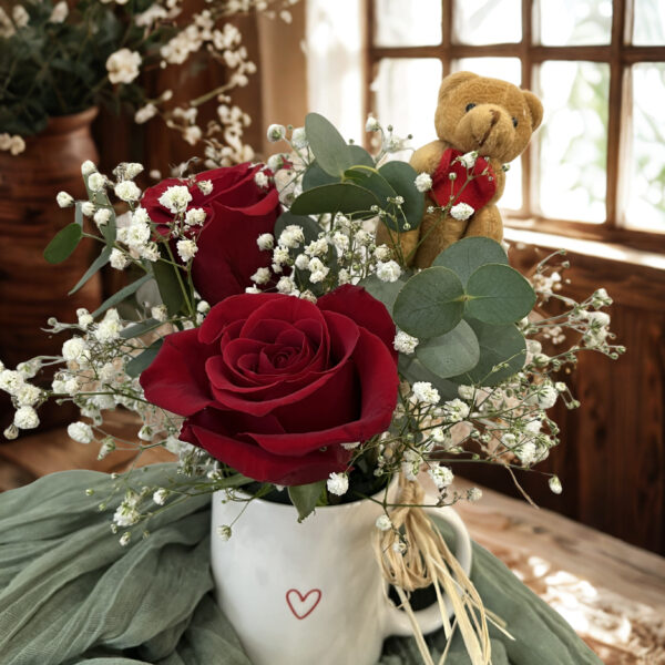 Taza amor verdadero hecha con rosas naturales-Floristería Vida Torrevieja-